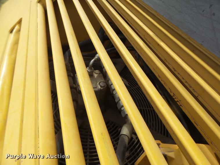 image for item DA3368 2001 John Deere 1050C dozer