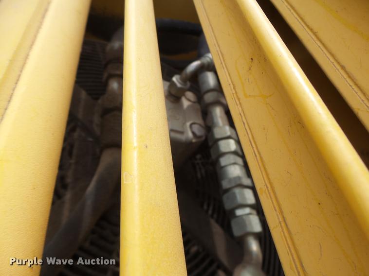 image for item DA3368 2001 John Deere 1050C dozer