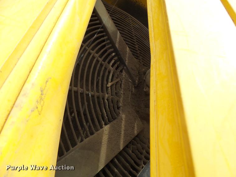 image for item DA3368 2001 John Deere 1050C dozer