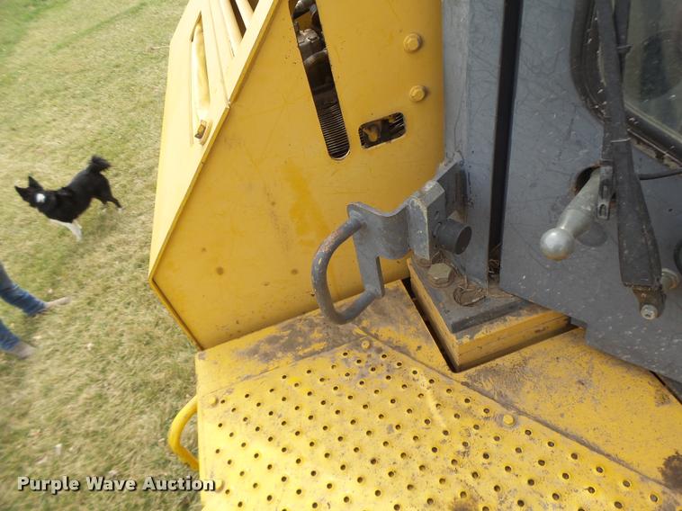 image for item DA3368 2001 John Deere 1050C dozer