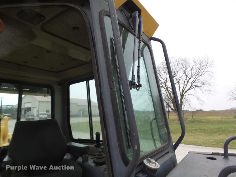 image for item DA3368 2001 John Deere 1050C dozer