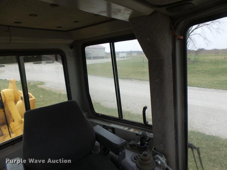 image for item DA3368 2001 John Deere 1050C dozer