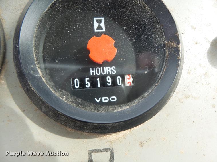 image for item DA3368 2001 John Deere 1050C dozer