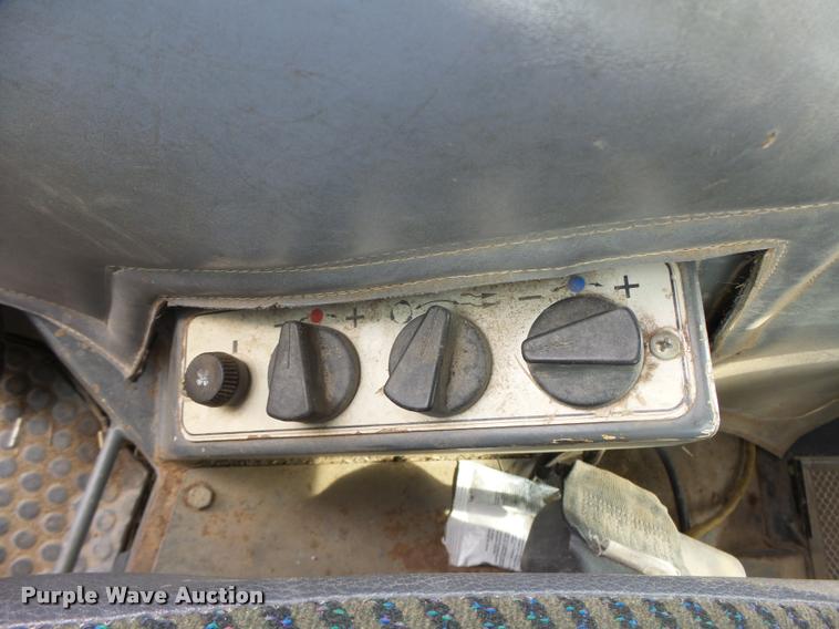 image for item DA3368 2001 John Deere 1050C dozer