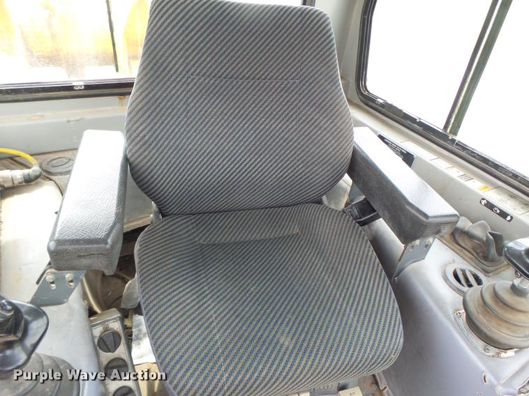 image for item DA3368 2001 John Deere 1050C dozer