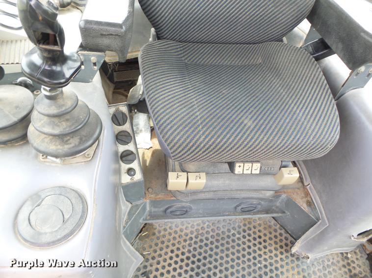 image for item DA3368 2001 John Deere 1050C dozer