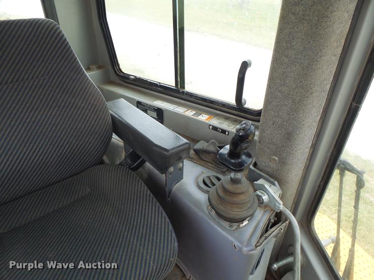 image for item DA3368 2001 John Deere 1050C dozer