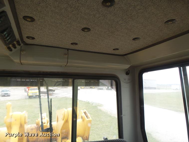 image for item DA3368 2001 John Deere 1050C dozer