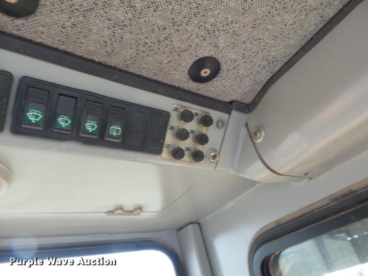 image for item DA3368 2001 John Deere 1050C dozer