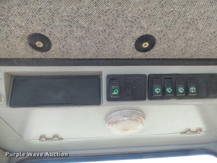 image for item DA3368 2001 John Deere 1050C dozer