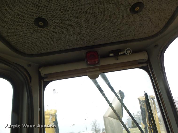 image for item DA3368 2001 John Deere 1050C dozer