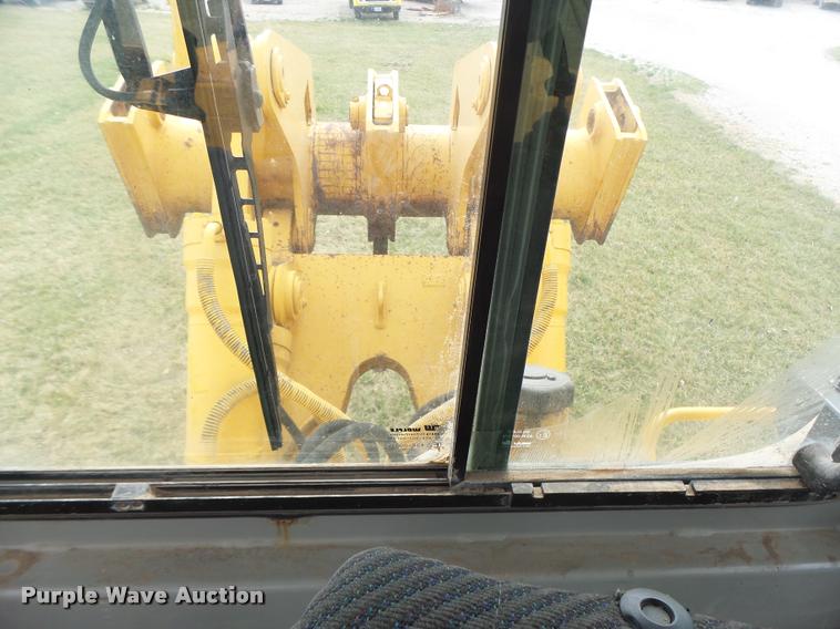 image for item DA3368 2001 John Deere 1050C dozer