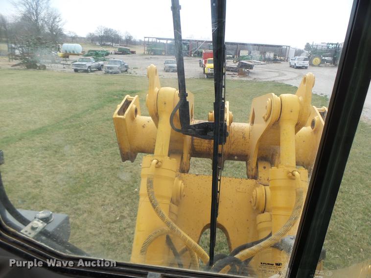 image for item DA3368 2001 John Deere 1050C dozer