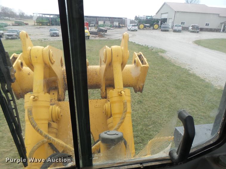 image for item DA3368 2001 John Deere 1050C dozer