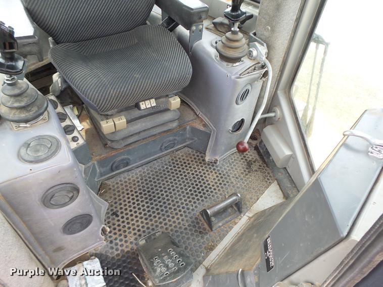 image for item DA3368 2001 John Deere 1050C dozer