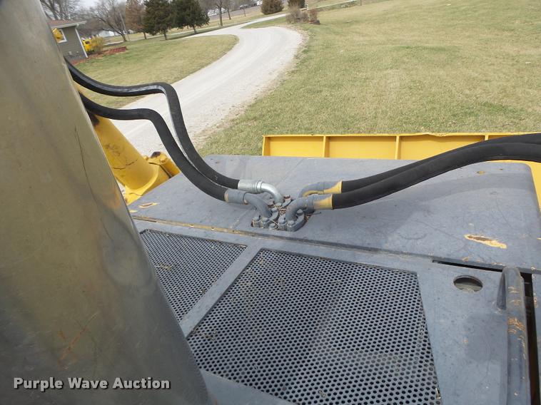 image for item DA3368 2001 John Deere 1050C dozer