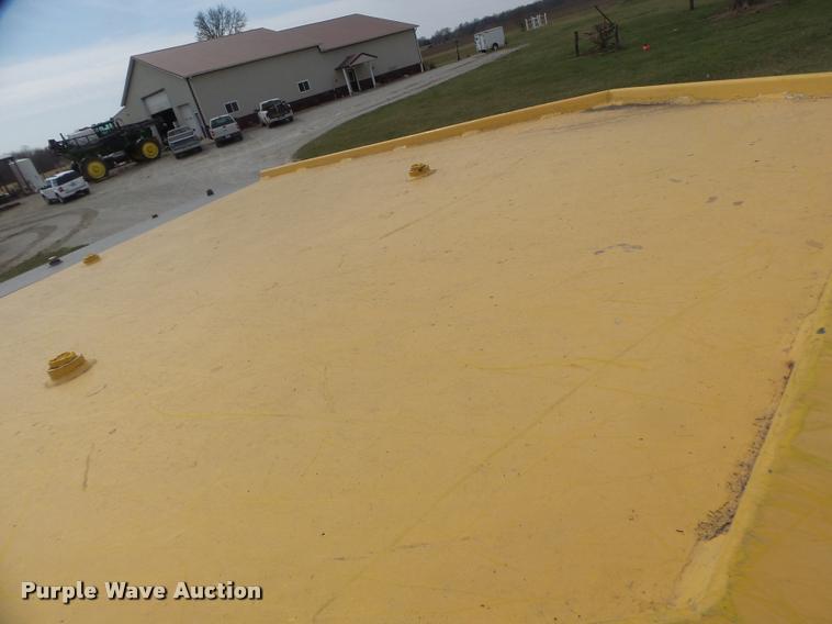 image for item DA3368 2001 John Deere 1050C dozer