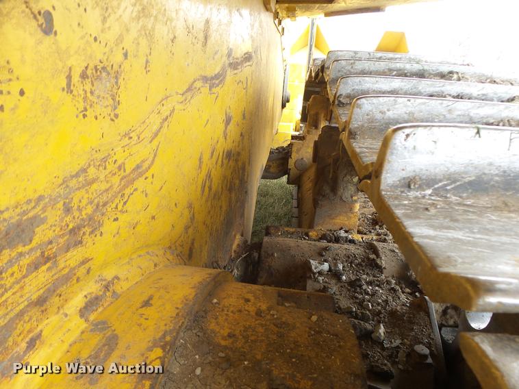 image for item DA3368 2001 John Deere 1050C dozer