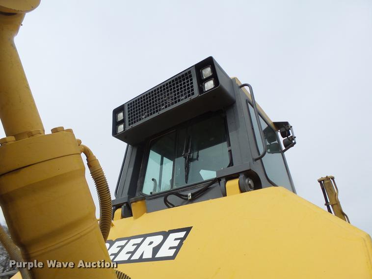 image for item DA3368 2001 John Deere 1050C dozer