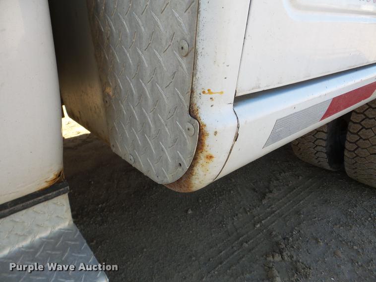 image for item DA7486 2000 Ford F550 utility truck