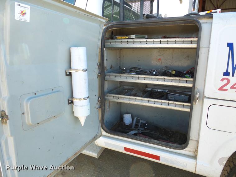 image for item DA7486 2000 Ford F550 utility truck
