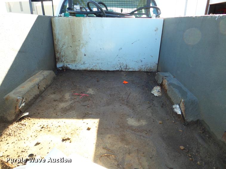 image for item DA7486 2000 Ford F550 utility truck