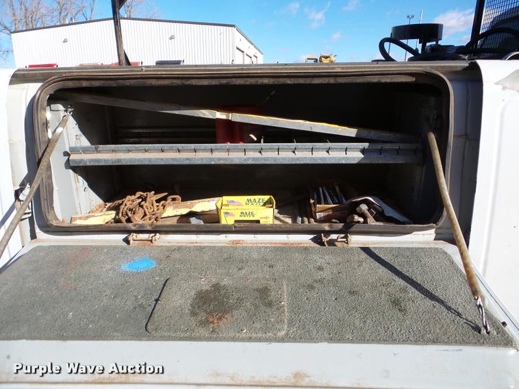 image for item DA7486 2000 Ford F550 utility truck