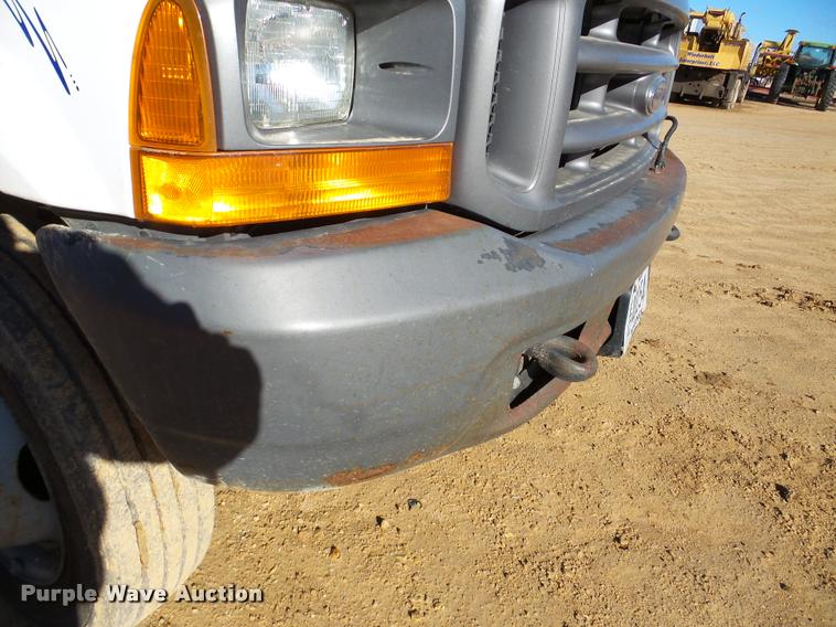image for item DA7486 2000 Ford F550 utility truck