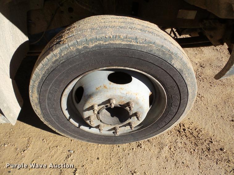 image for item DA7486 2000 Ford F550 utility truck
