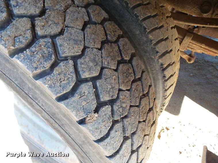 image for item DA7486 2000 Ford F550 utility truck
