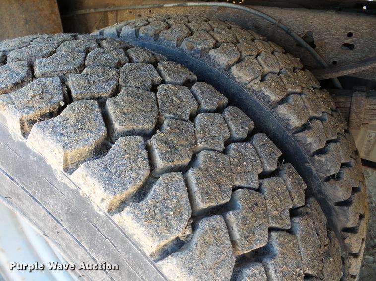 image for item DA7486 2000 Ford F550 utility truck