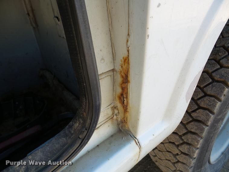 image for item DA7486 2000 Ford F550 utility truck