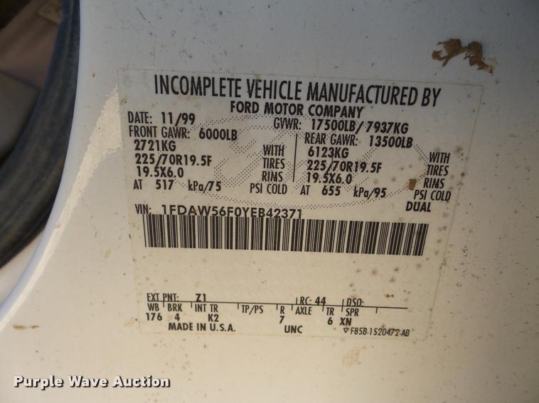 image for item DA7486 2000 Ford F550 utility truck
