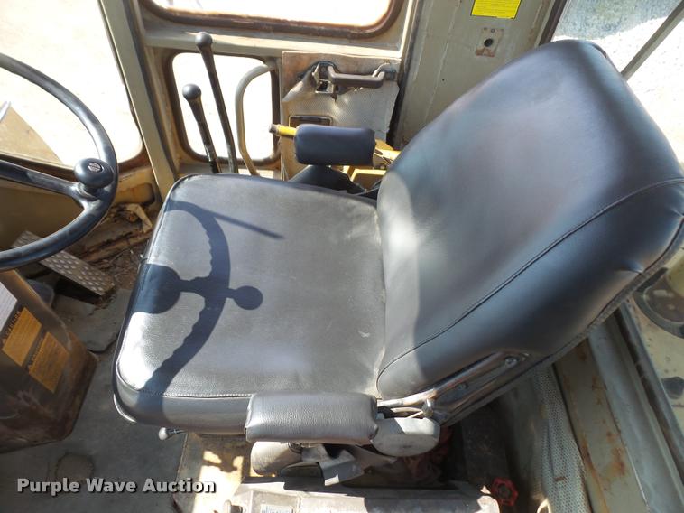 image for item DB0541 1987 Komatsu WA120 wheel loader