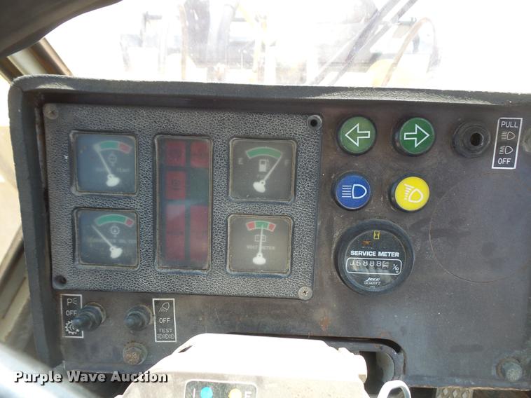 image for item DB0541 1987 Komatsu WA120 wheel loader