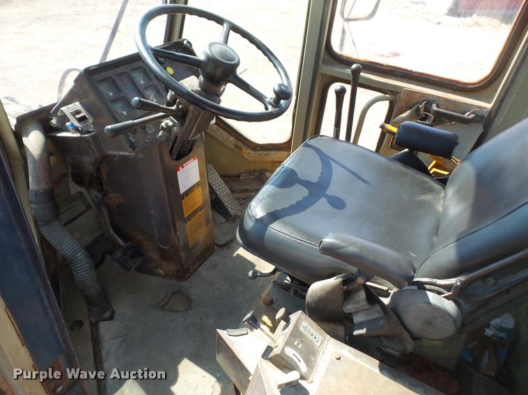 image for item DB0541 1987 Komatsu WA120 wheel loader