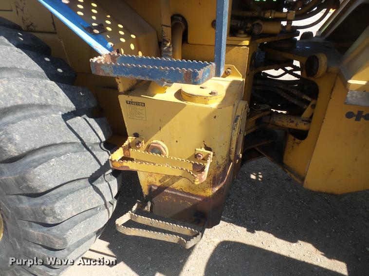 image for item DB0541 1987 Komatsu WA120 wheel loader