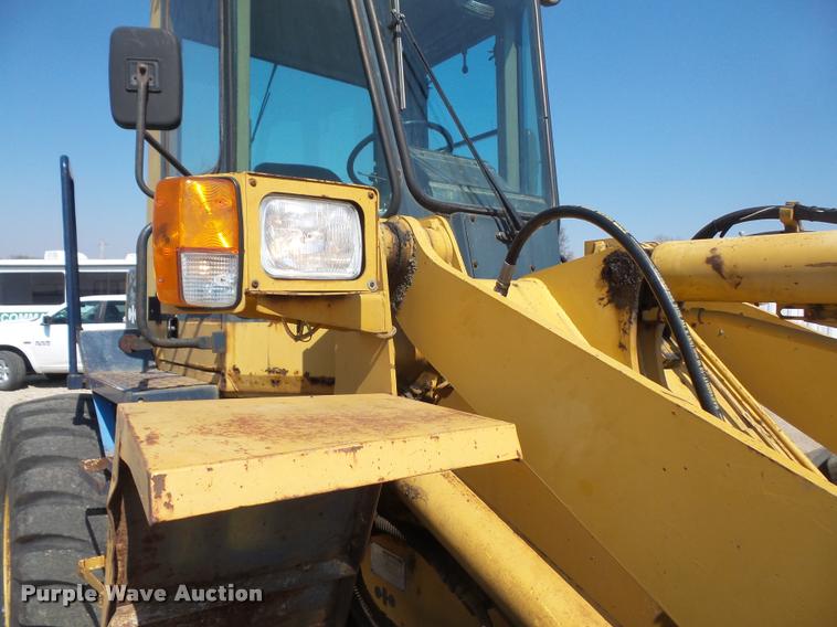 image for item DB0541 1987 Komatsu WA120 wheel loader