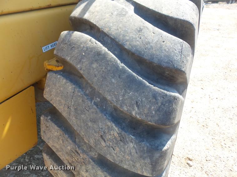 image for item DB0541 1987 Komatsu WA120 wheel loader