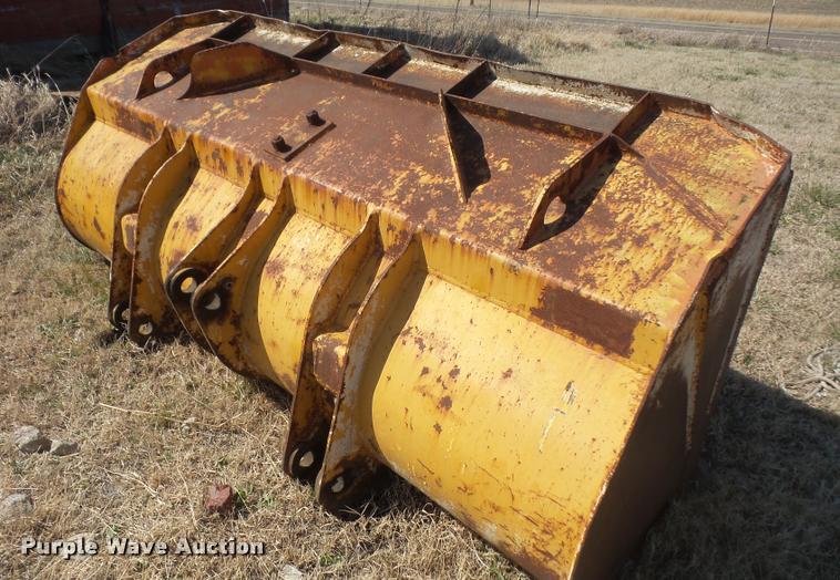 image for item DB0541 1987 Komatsu WA120 wheel loader