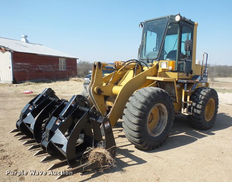 image for item DB0541 1987 Komatsu WA120 wheel loader