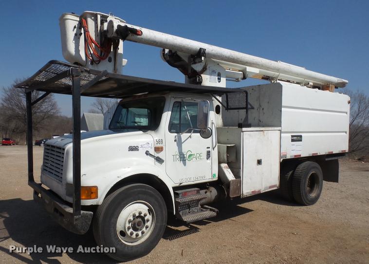 image for item DB0543 1999 International 4900 bucket / forestry truck