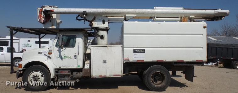image for item DB0543 1999 International 4900 bucket / forestry truck