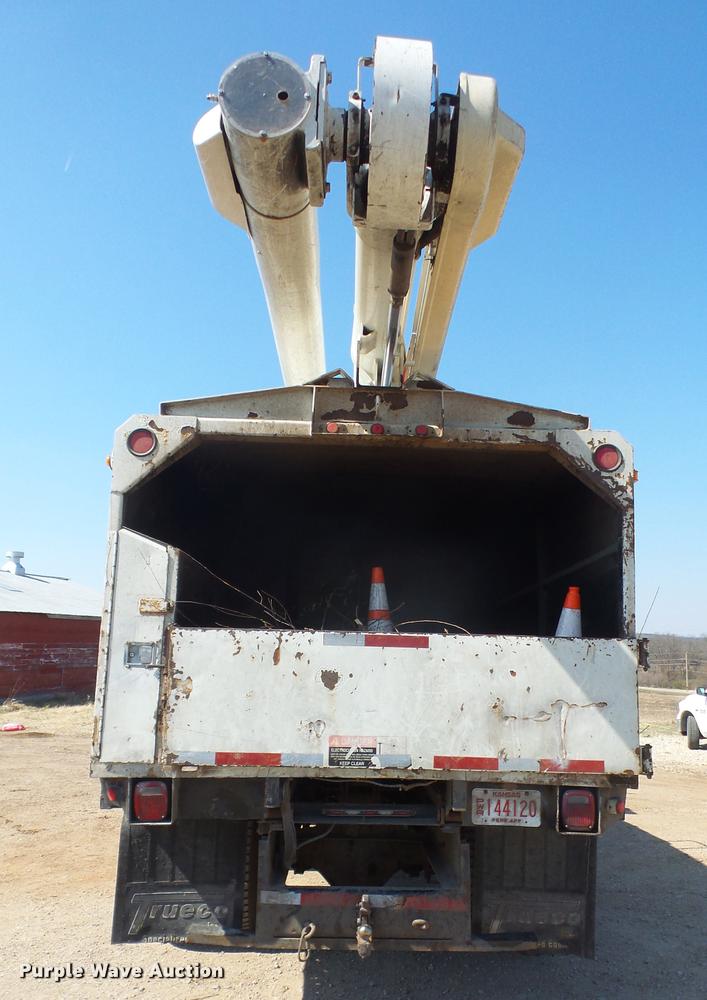 image for item DB0543 1999 International 4900 bucket / forestry truck