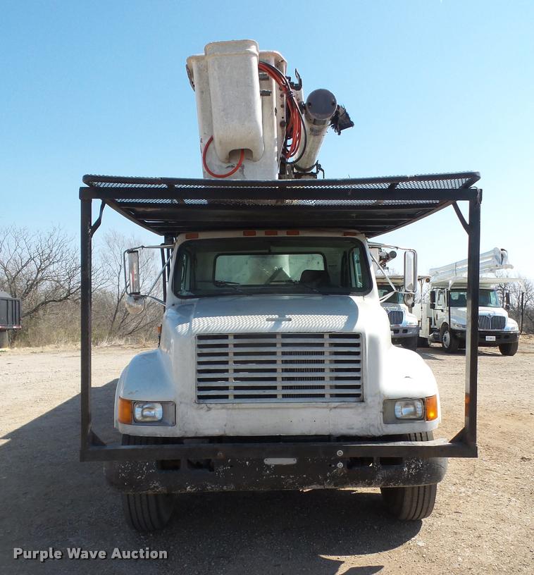 image for item DB0543 1999 International 4900 bucket / forestry truck