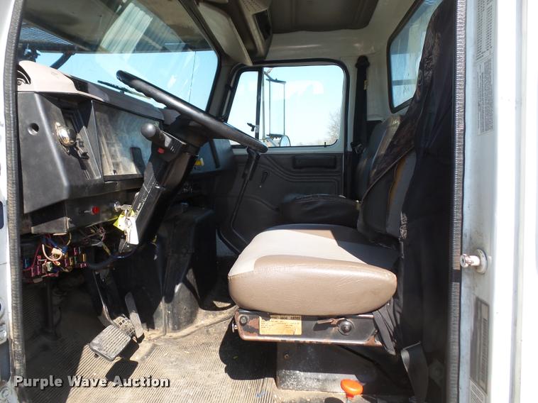 image for item DB0543 1999 International 4900 bucket / forestry truck