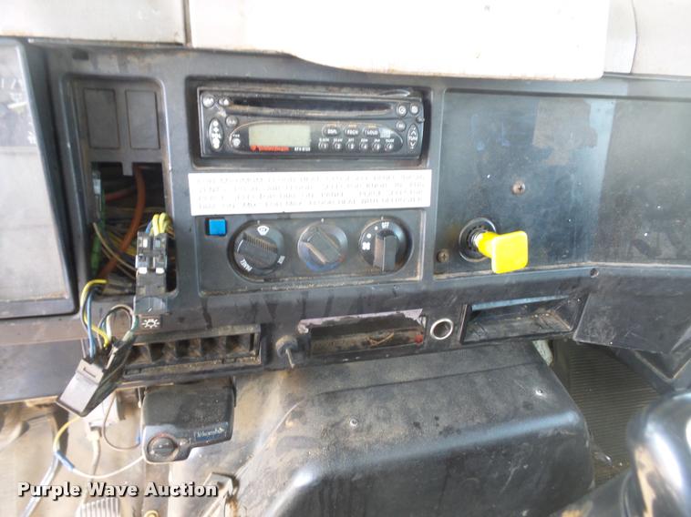 image for item DB0543 1999 International 4900 bucket / forestry truck