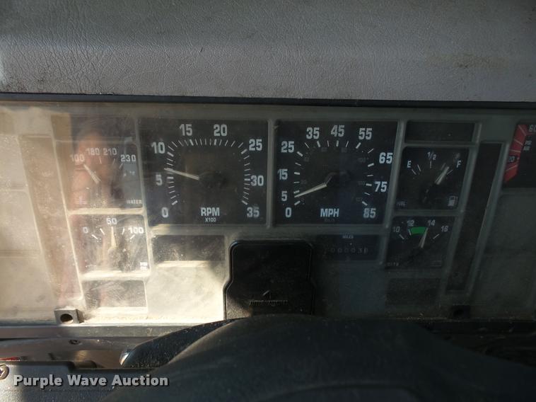 image for item DB0543 1999 International 4900 bucket / forestry truck