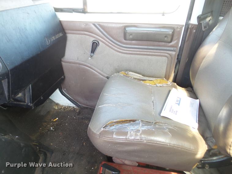 image for item DB0543 1999 International 4900 bucket / forestry truck