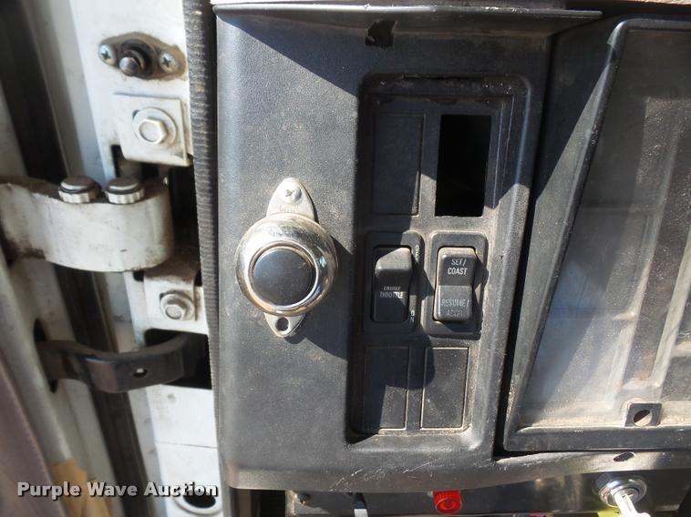 image for item DB0543 1999 International 4900 bucket / forestry truck